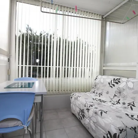 T1 Avec Loggia Au Sud, Calme, Pres Centre-ville, Garage, Bien Equipe - Fr-1-553-58 شقة *